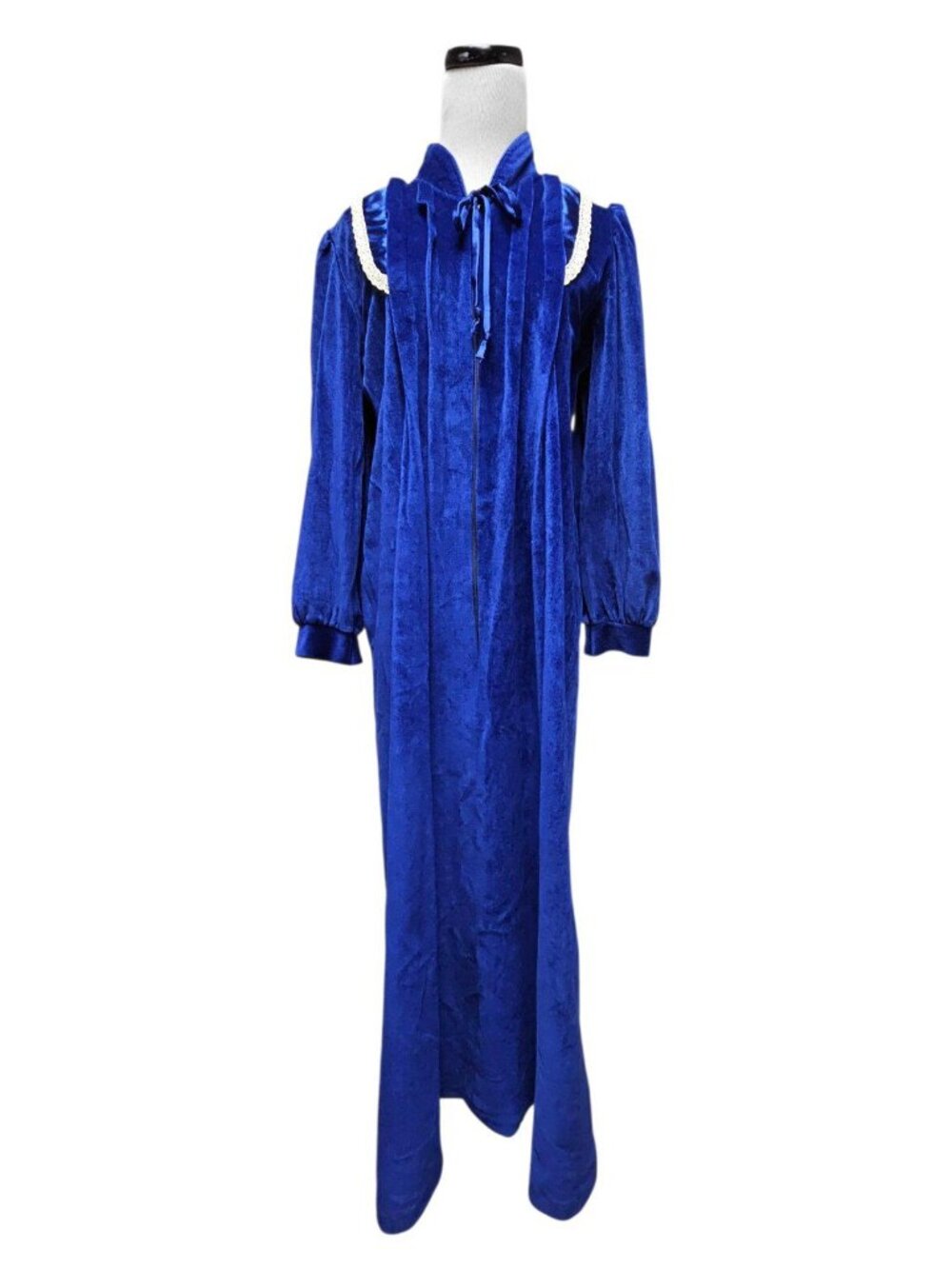 70s Contemporary blue long sleeve sleep wear . fits M to L . made in USA
